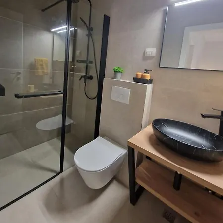 Luxury Moobl - Free Parking Apartment *