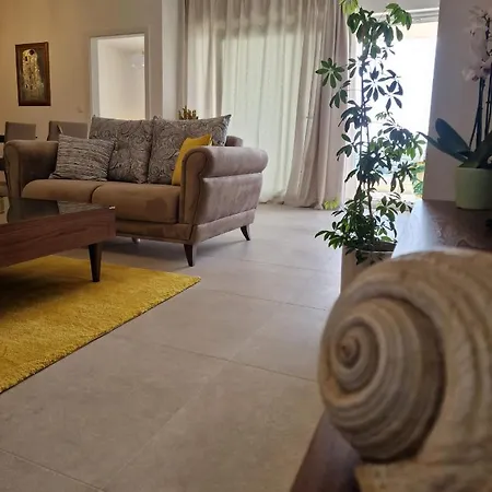 Luxury Moobl - Free Parking Apartment *